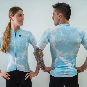This day is all about white and blue 😎 #cyclingphotos #cyclingkit #wtfkits #newkitday #womencyc